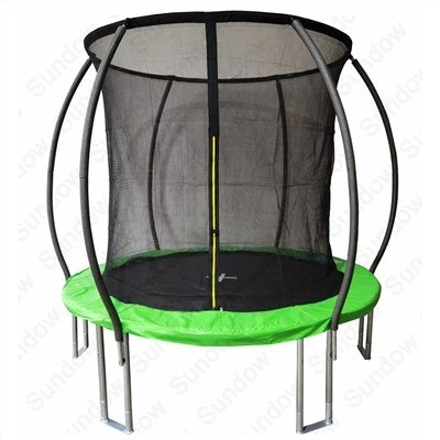 Trampolín enterrado con recinto